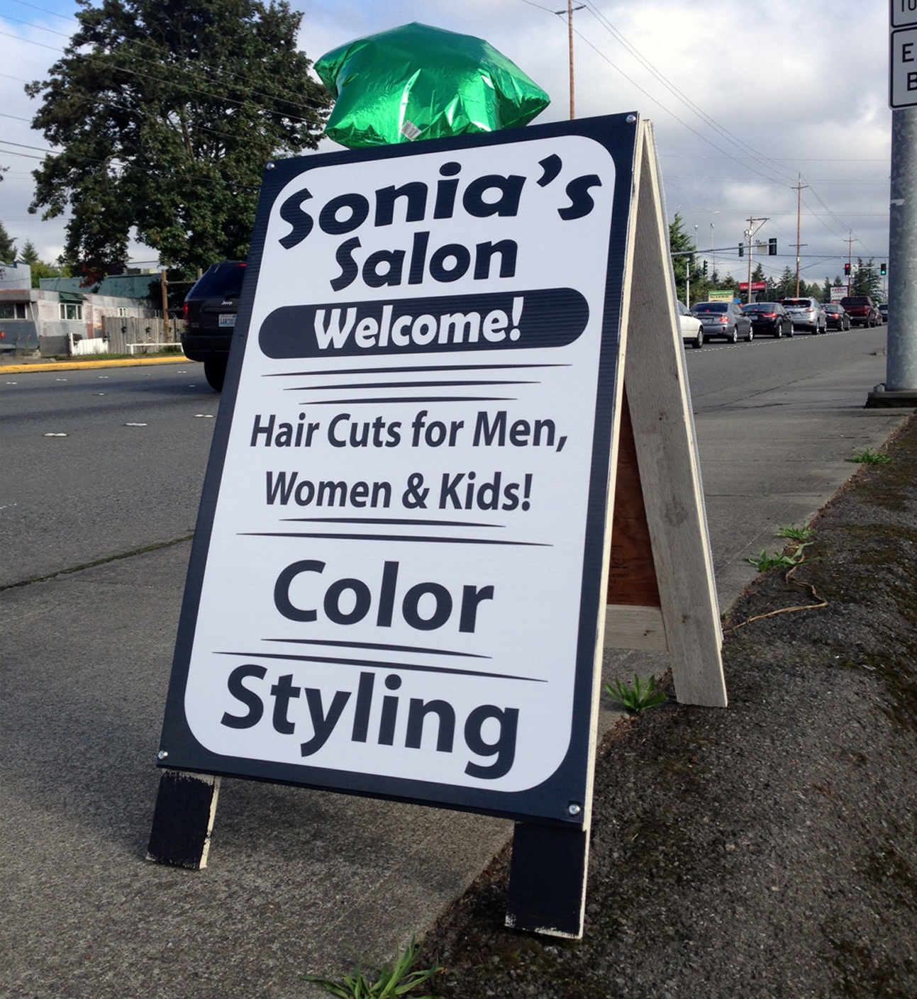 sonias salon board Vinyl Lab NW Sign Company